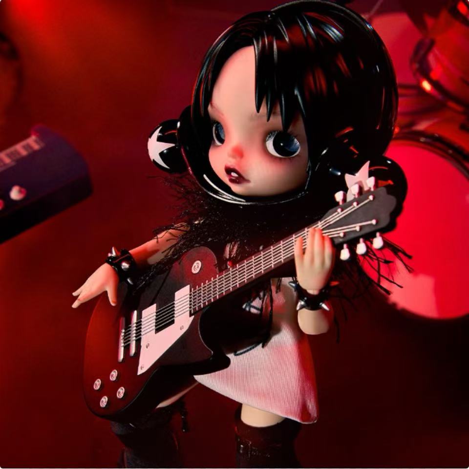 POP MART SKULLPANDA ×《NANA》-Preorder