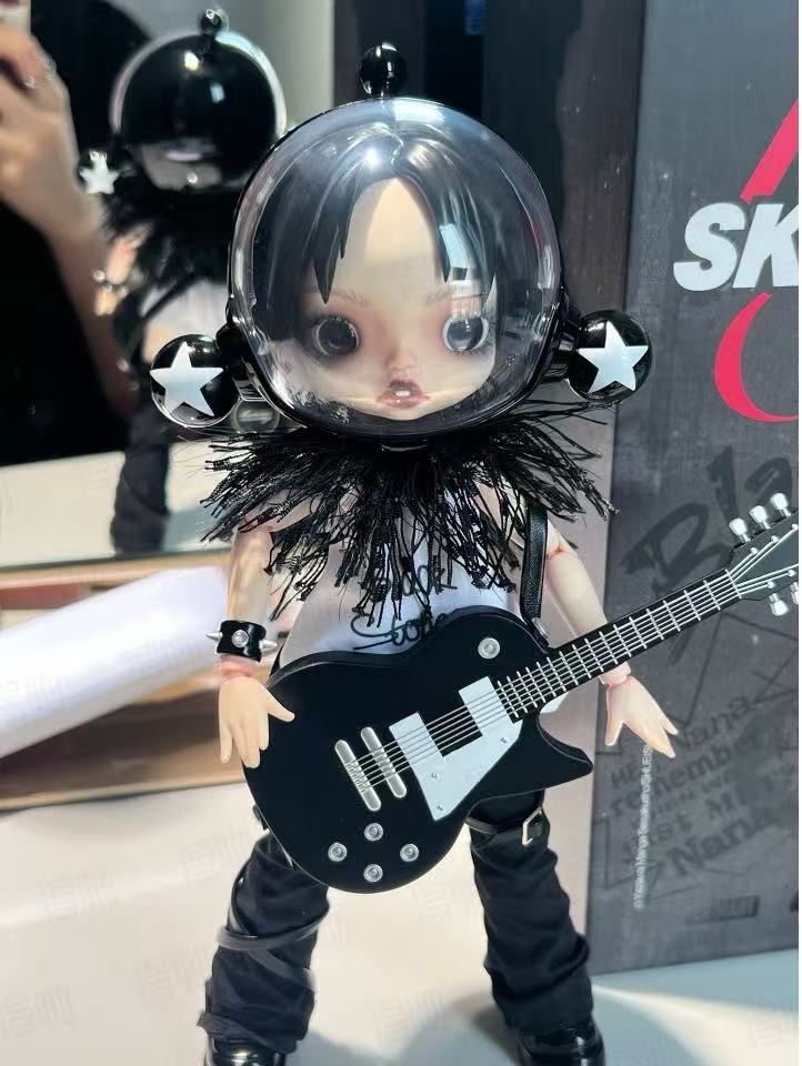 POP MART SKULLPANDA ×《NANA》-Preorder