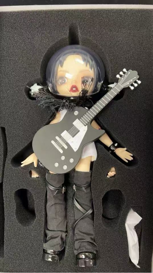 POP MART SKULLPANDA ×《NANA》-Preorder