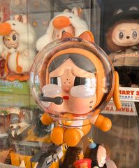 Crybaby Sitting Space Cat-Orange figurer-preorder