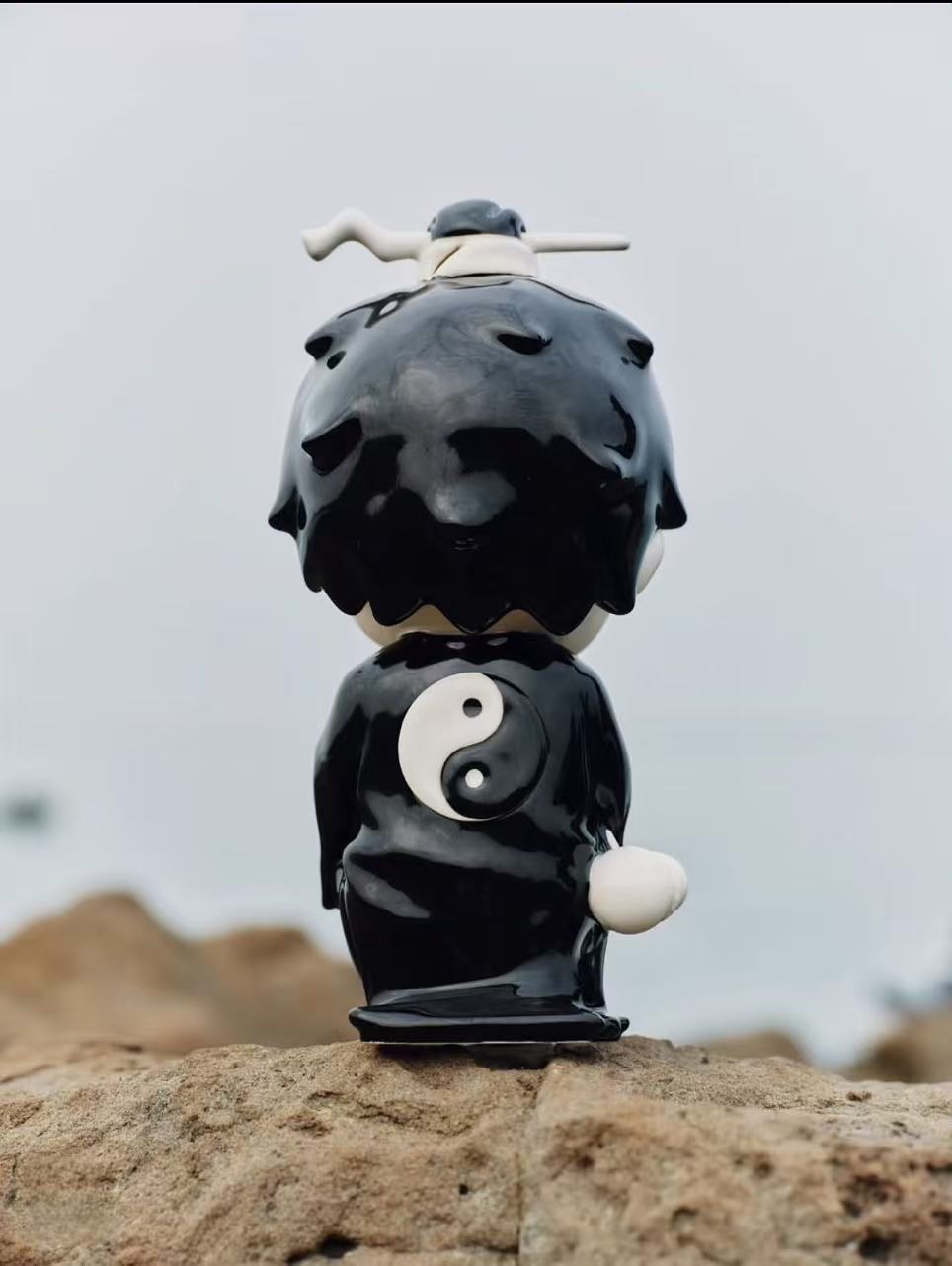 Hirono CLOT Yin-yang ceramic incense burner Big doll (499 pcs)