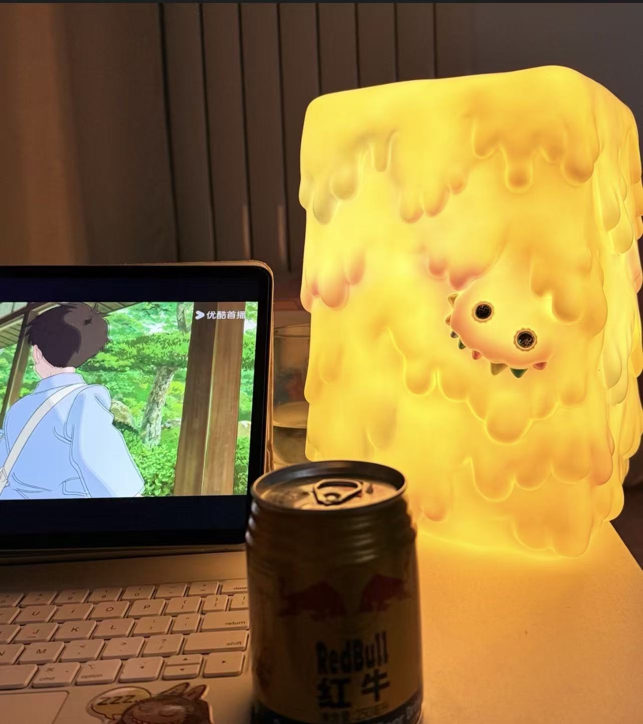 Instinctoy Monsters x art lamp (light color could change)