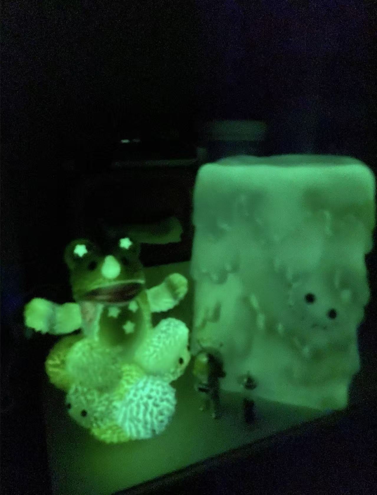 Instinctoy Monsters x art lamp (light color could change)