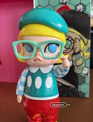 Molly Old Master Q big figure