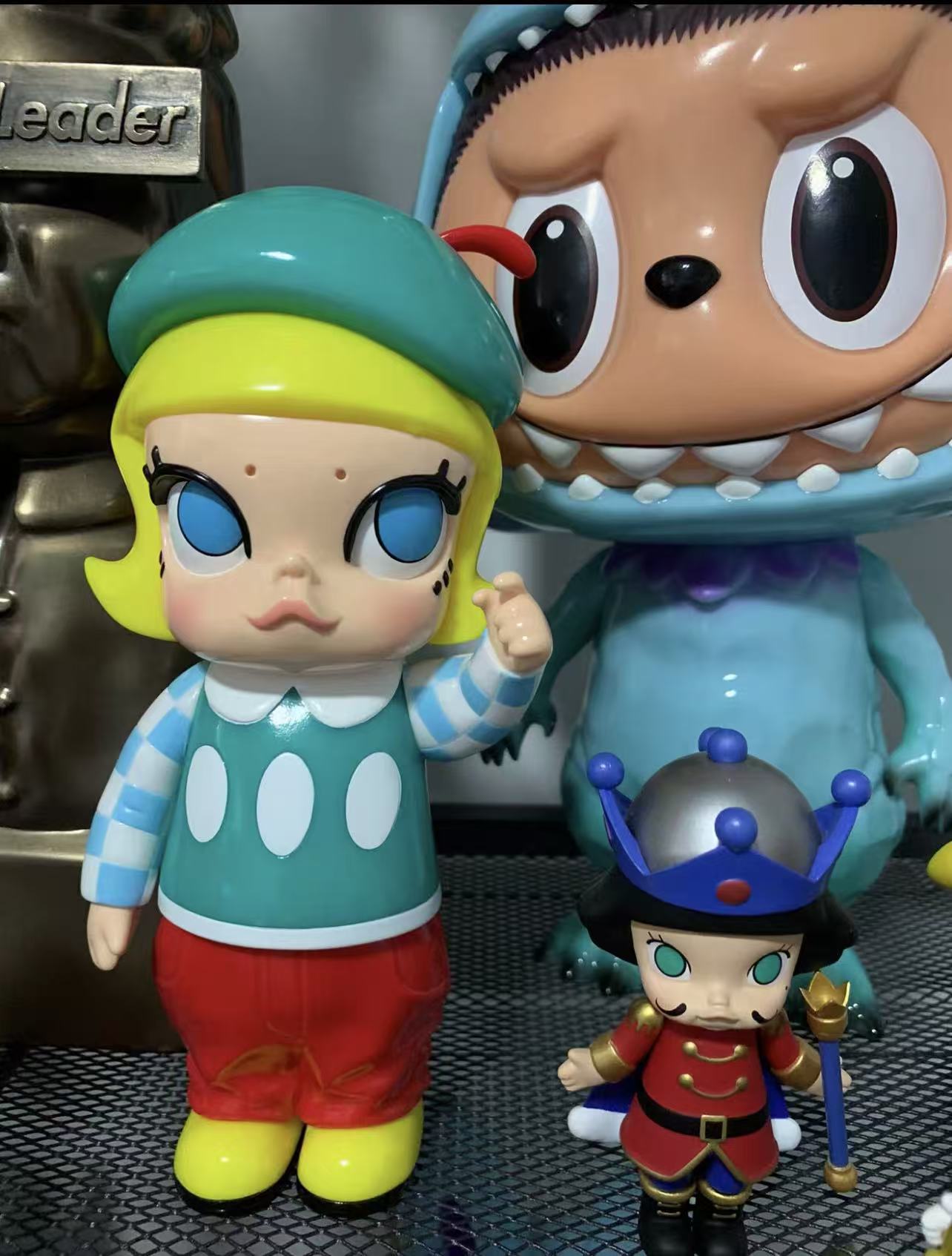 Molly Old Master Q big figure