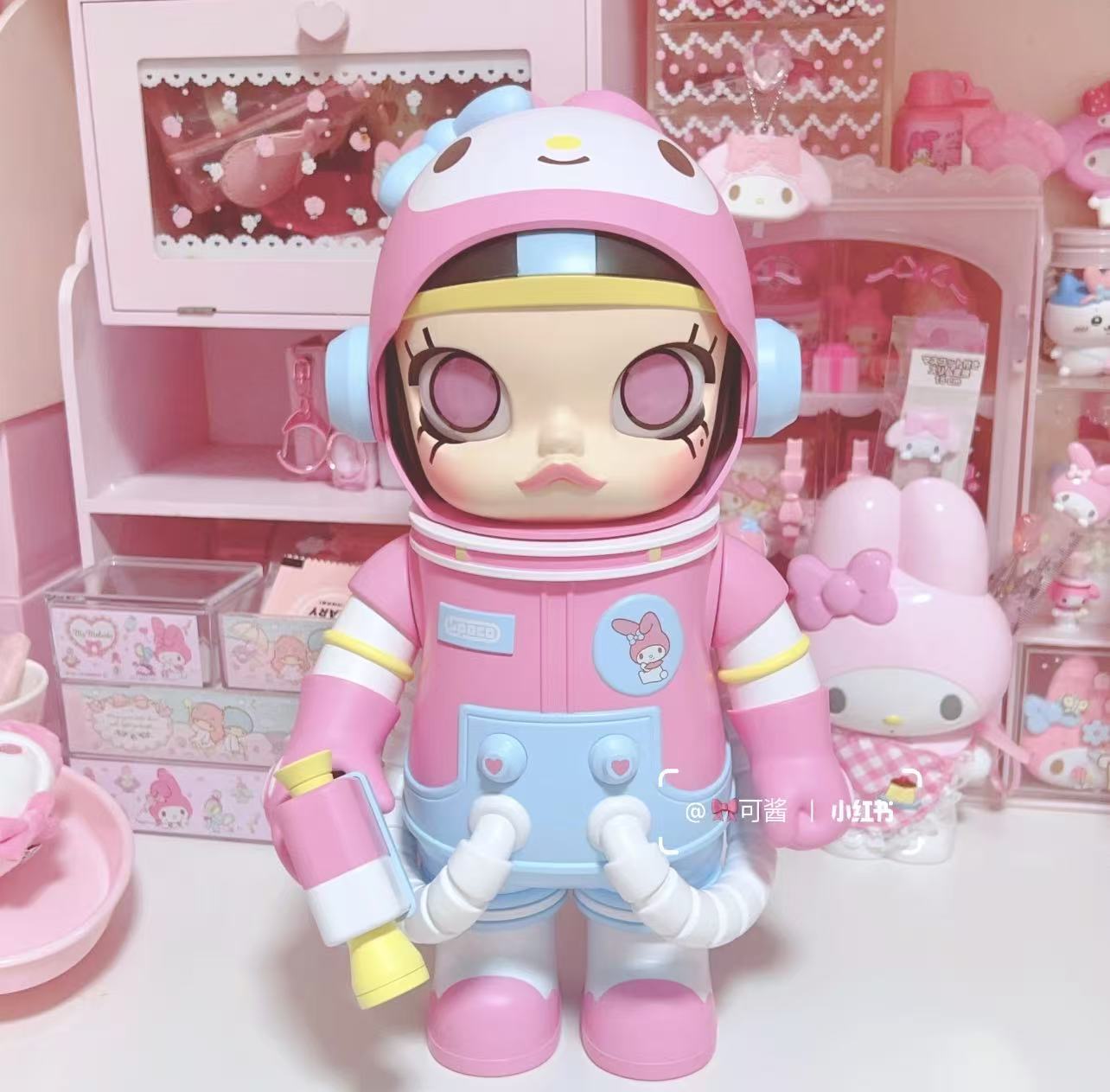 Mega Space Molly 400% Sanrio characters